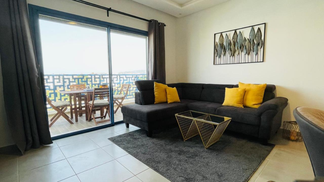 Luxury Apartment With Pool Мартил Екстериор снимка