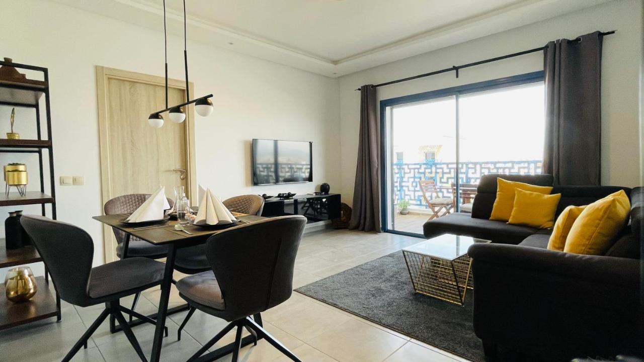 Luxury Apartment With Pool Мартил Екстериор снимка