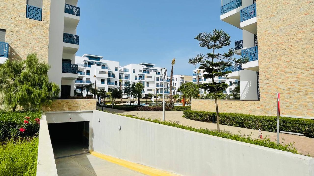 Luxury Apartment With Pool Мартил Екстериор снимка